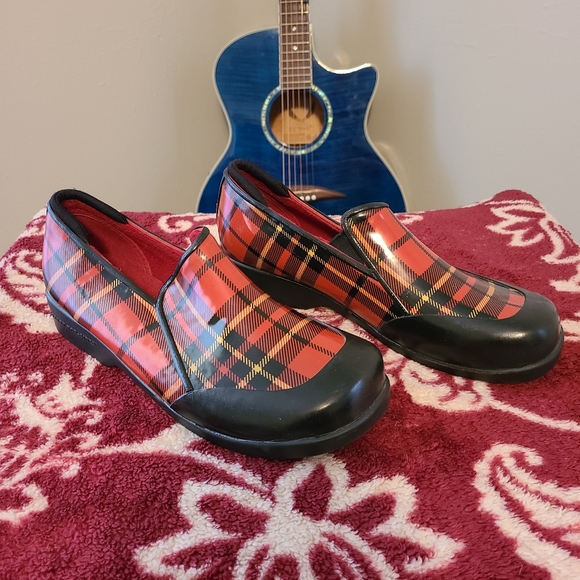 Sperry Women's Red Plaid Rain Shoes - Picture 1 of 15